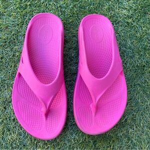 OOFOS Bright Pink Sandal flip flops